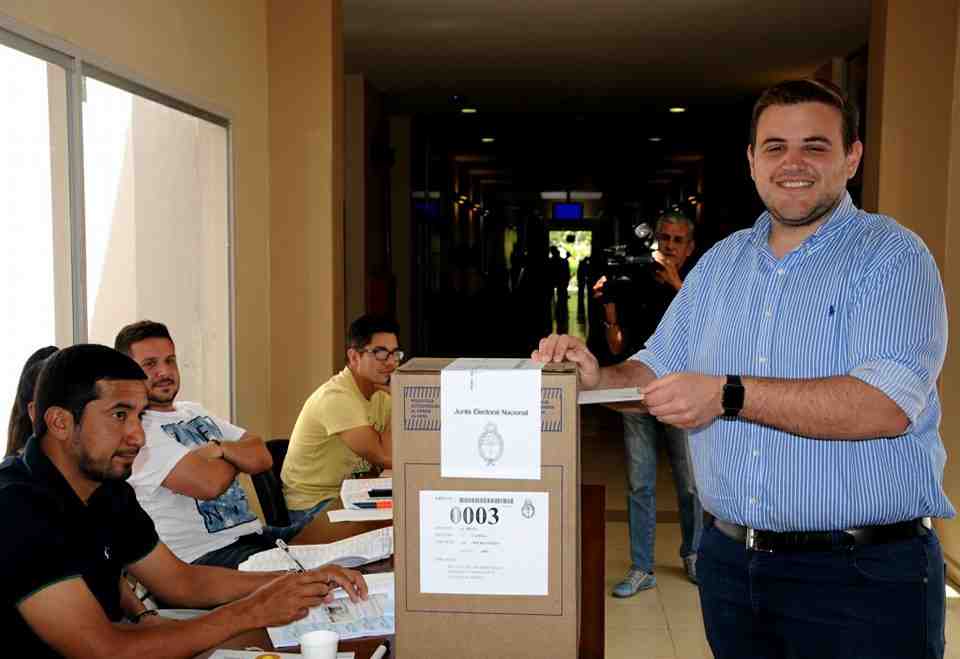 Más candidatos emitieron su voto antes del mediodía