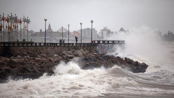 Un Fuerte Temporal De Lluvia Y Viento Afectó Mar Del Plata 3704