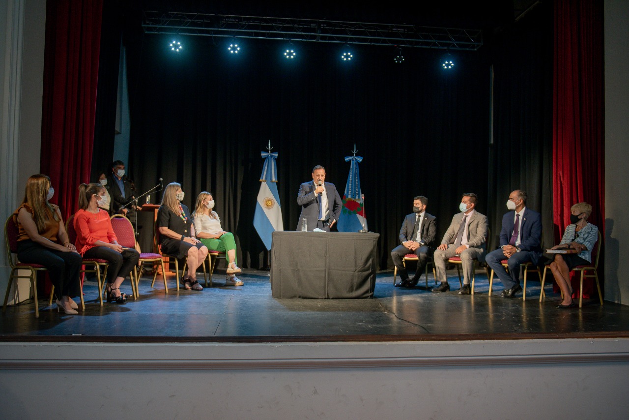 El Gobernador Ricardo Quintela Tomó Juramento A Los Nuevos Integrantes ...